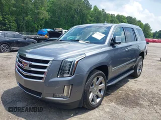 2020 Cadillac Escalade Luxury z VIN 1GYS3BKJ0LR116410, wystawiony jako IAAI lot #42274841 z przebiegiem 75 513 mil mil oraz . Historia ofert i sprzedaży dostępna na DreamBid. Obrazek 2.