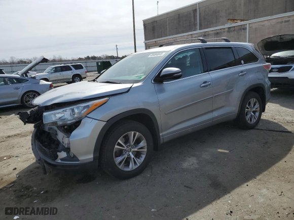 2016 Toyota Highlander LE with VIN 5TDBKRFH4GS285510, listed as a Copart auction lot 48464045 with 106,744 mi miles and Salvage Title. Bid and sale history available at carsss.com. Image 1.