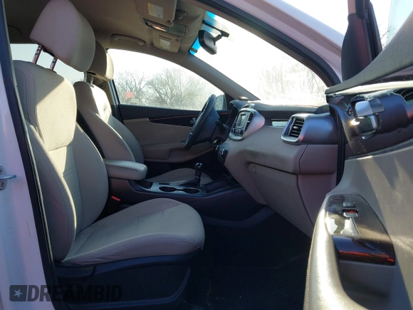 2017 Kia Sorento LX with VIN 5XYPG4A3XHG220228, listed as a IAAI auction lot 41865387 with 305,857 mi miles. Bid and sale history available at carsss.com. Image 5.