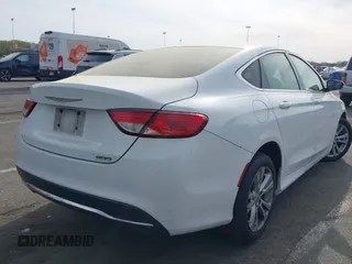 2015 Chrysler 200 Limited z VIN 1C3CCCAB5FN570775, wystawiony jako IAAI lot #42115365 z przebiegiem 166 975 mil mil oraz . Historia ofert i sprzedaży dostępna na DreamBid. Obrazek 4.