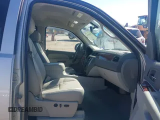 2010 GMC Sierra 1500 SLT z VIN 3GTRKWE30AG232120, wystawiony jako IAAI lot #41681642 z przebiegiem 156 058 mil mil oraz . Historia ofert i sprzedaży dostępna na DreamBid. Obrazek 5.