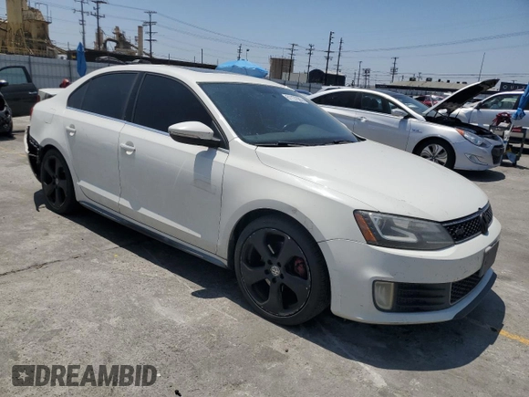 2013 Volkswagen Jetta Autobahn with VIN 3VW4T7AJ4DM288209, listed as a Copart auction lot 61137085 with 240,500 mi miles and Salvage title. Bid and sale history available at DreamBid. Image 4.