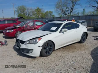 2010 Hyundai Genesis Coupe Grand Touring z VIN KMHHU6KH2AU023718, wystawiony jako IAAI lot #42090880 z przebiegiem 228 944 mil mil oraz . Historia ofert i sprzedaży dostępna na DreamBid. Obrazek 17.