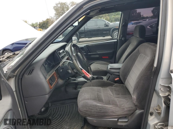 1997 Jeep Grand Cherokee Laredo with VIN 1J4GZ58S0VC771727, listed as a Copart auction lot 82233224 with 320,213 mi miles and Salvage Title. Bid and sale history available at carsss.com. Image 7.