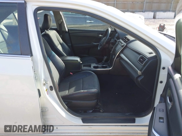 2015 Toyota Camry XLE with VIN 4T1BF1FK6FU475672, listed as a IAAI auction lot 41780890 with 238,915 mi miles. Bid and sale history available at carsss.com. Image 5.