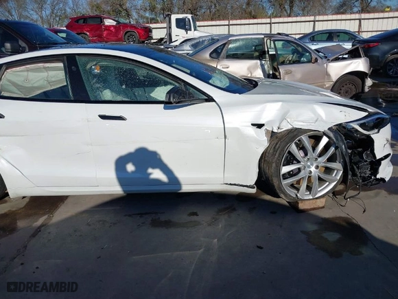 2022 Tesla Model S Plaid with VIN 5YJSA1E63NF483873, listed as a IAAI auction lot 41204003 with 15 mi miles. Bid and sale history available at carsss.com. Image 6.