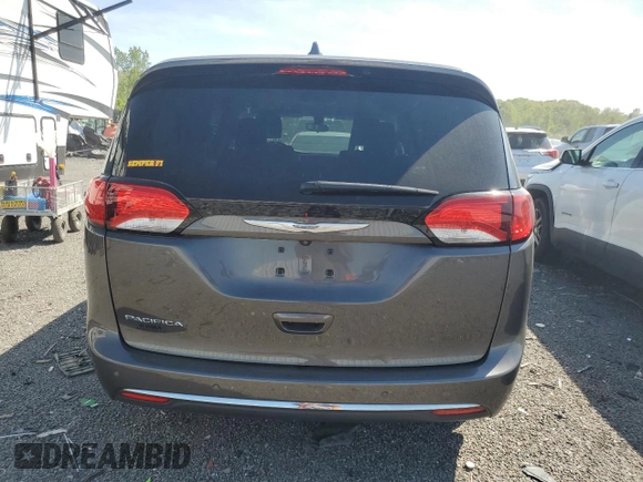 2018 Chrysler Pacifica Touring Plus z VIN 2C4RC1FG4JR117046, wystawiony jako Copart lot #56523015 z przebiegiem 42 675 mil mil oraz Szkoda całkowita • Salvage title. Historia ofert i sprzedaży dostępna na DreamBid. Obrazek 6.