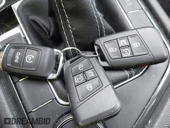 2022 Volkswagen Tiguan SE z VIN 3VV2B7AX4NM093585, wystawiony jako IAAI lot #42267105 z przebiegiem 31 239 mil mil oraz . Historia ofert i sprzedaży dostępna na DreamBid. Obrazek 11.