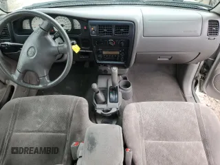2004 Toyota Tacoma z VIN 5TEWN72NX4Z405026, wystawiony jako Copart lot #49938535 z przebiegiem 171 082 mil mil oraz Szkoda całkowita • Salvage title. Historia ofert i sprzedaży dostępna na DreamBid. Obrazek 8.