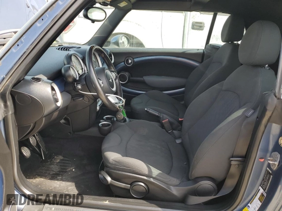 2010 MINI Convertible S with VIN WMWMS3C5XATY51076, listed as a Copart auction lot 48532735 with 104,901 mi miles and Clean title. Bid and sale history available at DreamBid. Image 7.