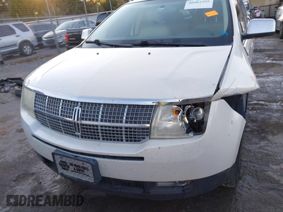2008 Lincoln MKX with VIN 2LMDU68C48BJ31644, listed as a IAAI auction lot 40903355 with 199,176 mi miles. Bid and sale history available at carsss.com. Image 12.