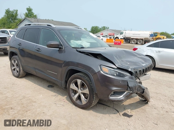 2020 Jeep Cherokee Limited z VIN 1C4PJLDB3LD614479, wystawiony jako IAAI lot #42363037 z przebiegiem 100 767 mil mil oraz . Historia ofert i sprzedaży dostępna na DreamBid. Obrazek 1.