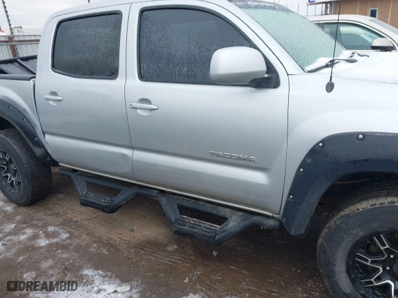 2005 Toyota Tacoma PreRunner with VIN 5TEJU62N15Z096264, listed as a IAAI auction lot 41537776 with 124,778 mi miles. Bid and sale history available at carsss.com. Image 13.