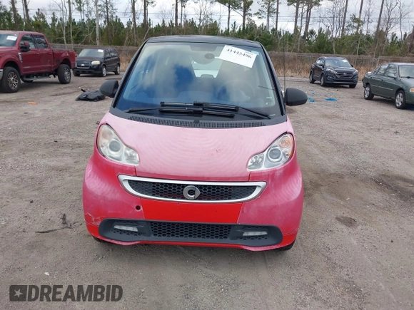 2015 Smart fortwo Passion z VIN WMEEJ3BA0FK815839, wystawiony jako IAAI lot #41443496 z przebiegiem 75 574 mil mil oraz . Historia ofert i sprzedaży dostępna na DreamBid. Obrazek 6.