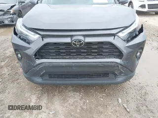 2024 Toyota RAV4 XLE Premium z VIN 2T3A1RFV9RC411142, wystawiony jako IAAI lot #42319590 z przebiegiem 18 585 mil mil oraz . Historia ofert i sprzedaży dostępna na DreamBid. Obrazek 6.