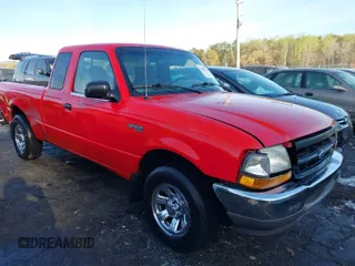2000 Ford Ranger XL with VIN 1FTYR14V5YTA04592, listed as a IAAI auction lot 41865364 with 228,817 mi miles. Bid and sale history available at carsss.com. Image 1.