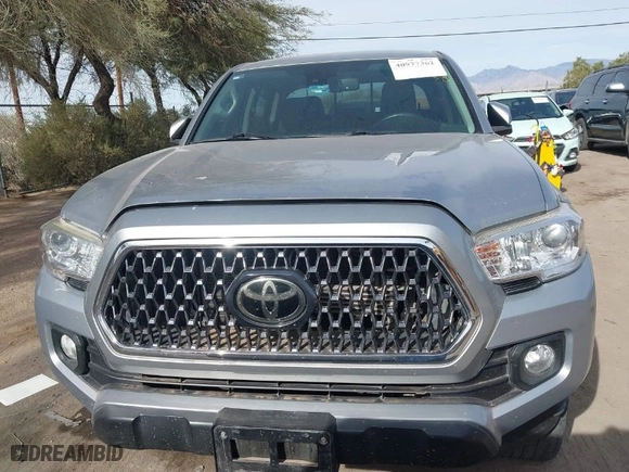 2020 Toyota Tacoma 4WD SR5 with VIN 3TMCZ5AN1LM324828, listed as a IAAI auction lot 40977362 with 33,906 mi miles. Bid and sale history available at carsss.com. Image 12.
