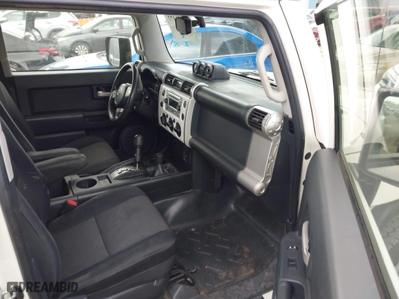 2014 Toyota FJ Cruiser with VIN JTEBU4BF7EK177741, listed as a IAAI auction lot 41871477 with 195,262 mi miles. Bid and sale history available at carsss.com. Image 5.