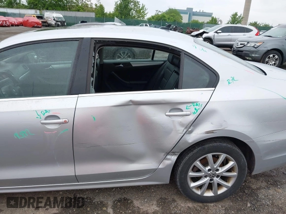 2013 Volkswagen Jetta SE with VIN 3VWDP7AJ0DM363220, listed as a IAAI auction lot 42245043 with 165,498 mi miles and . Bid and sale history available at DreamBid. Image 6.