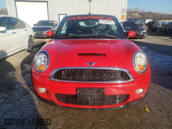 2010 MINI Convertible S z VIN WMWMS3C52ATZ85466, wystawiony jako Copart lot #81320914 z przebiegiem 143 183 mil mil oraz Szkoda całkowita • Salvage title. Historia ofert i sprzedaży dostępna na DreamBid. Obrazek 5.