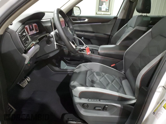 2024 Volkswagen Atlas Peak Edition SEL with VIN 1V2GR2CA1RC572824, listed as a Copart auction lot 86086774 with 7,098 mi miles and Salvage title. Bid and sale history available at DreamBid. Image 7.