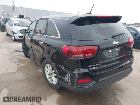 2020 Kia Sorento LX with VIN 5XYPG4A35LG642383, listed as a IAAI auction lot 41232335 with 61,802 mi miles. Bid and sale history available at carsss.com. Image 3.