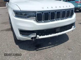 2024 Jeep Wagoneer Series II z VIN 1C4SJVBPXRS132956, wystawiony jako IAAI lot #42510716 z przebiegiem 58 236 mil mil oraz . Historia ofert i sprzedaży dostępna na DreamBid. Obrazek 6.