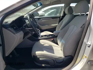 2019 Hyundai Sonata Hybrid SE with VIN KMHE24L32KA090936, listed as a Copart auction lot 49144353 with 80,044 mi miles. Bid and sale history available at carsss.com. Image 7.