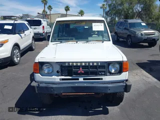 1990 Mitsubishi Montero z VIN JA4GJ31S0LJ009870, wystawiony jako IAAI lot #42192378 z przebiegiem 200 028 mil mil oraz . Historia ofert i sprzedaży dostępna na DreamBid. Obrazek 6.