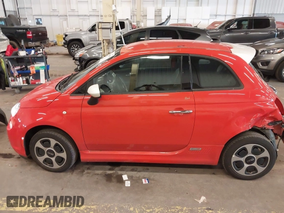 2018 FIAT 500e z VIN 3C3CFFGE4JT377259, wystawiony jako IAAI lot #41940039 z przebiegiem 61 053 mil mil oraz . Historia ofert i sprzedaży dostępna na DreamBid. Obrazek 15.