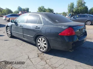 2006 Honda Accord EX-L z VIN 1HGCM665X6A066714, wystawiony jako IAAI lot #42268642 z przebiegiem 243 025 mil mil oraz . Historia ofert i sprzedaży dostępna na DreamBid. Obrazek 3.