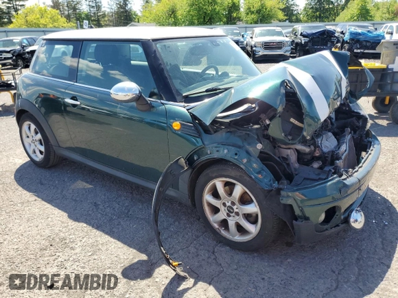 2010 MINI Hardtop z VIN WMWMF3C59ATZ21719, wystawiony jako Copart lot #56020765 z przebiegiem 96 249 mil mil oraz Szkoda całkowita • Salvage title. Historia ofert i sprzedaży dostępna na DreamBid. Obrazek 4.