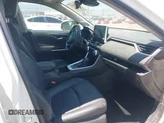 2022 Toyota RAV4 Hybrid XLE Premium z VIN 4T3B6RFVXNU079761, wystawiony jako IAAI lot #42395817 z przebiegiem 73 830 mil mil oraz . Historia ofert i sprzedaży dostępna na DreamBid. Obrazek 5.