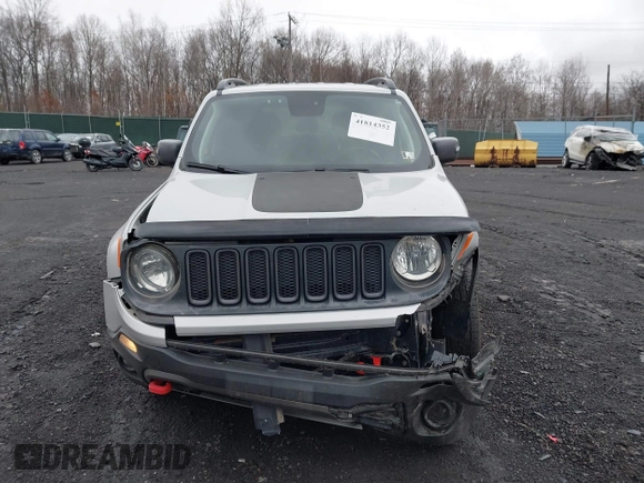 2018 Jeep Renegade Trailhawk with VIN ZACCJBCB1JPG74527, listed as a IAAI auction lot 41814352 with 71,120 mi miles. Bid and sale history available at carsss.com. Image 12.