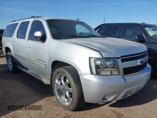 2013 Chevrolet Suburban LT with VIN 1GNSCJE04DR276690, listed as a IAAI auction lot 41725311 with 251,888 mi miles. Bid and sale history available at carsss.com. Image 1.
