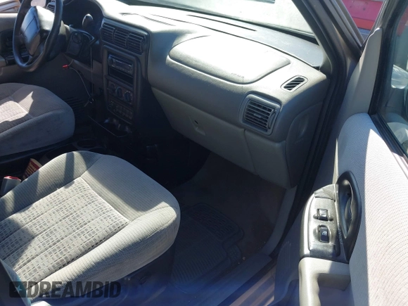 2001 Chevrolet Venture LS Y3G Mobility z VIN 1GNDX03E71D253774, wystawiony jako IAAI lot #42216230 z przebiegiem 168 114 mil mil oraz . Historia ofert i sprzedaży dostępna na DreamBid. Obrazek 5.
