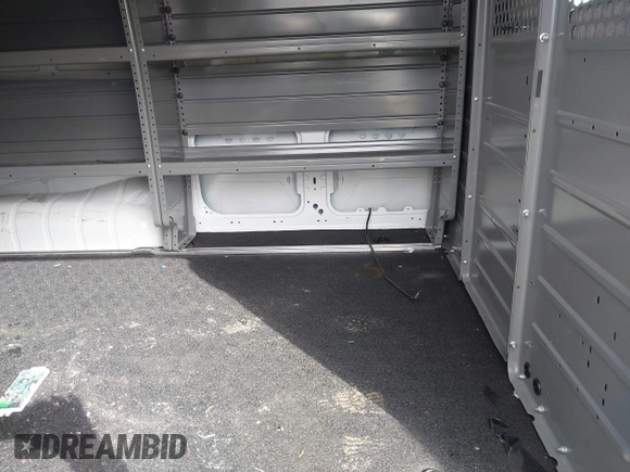 2018 Nissan NV Cargo S z VIN 1N6BF0KM9JN816925, wystawiony jako IAAI lot #41416712 z przebiegiem 93 130 mil mil oraz . Historia ofert i sprzedaży dostępna na DreamBid. Obrazek 8.