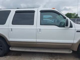 2005 Ford Excursion Eddie Bauer z VIN 1FMNU44L25ED02868, wystawiony jako IAAI lot #42414710 z przebiegiem 30 486 mil mil oraz . Historia ofert i sprzedaży dostępna na DreamBid. Obrazek 13.