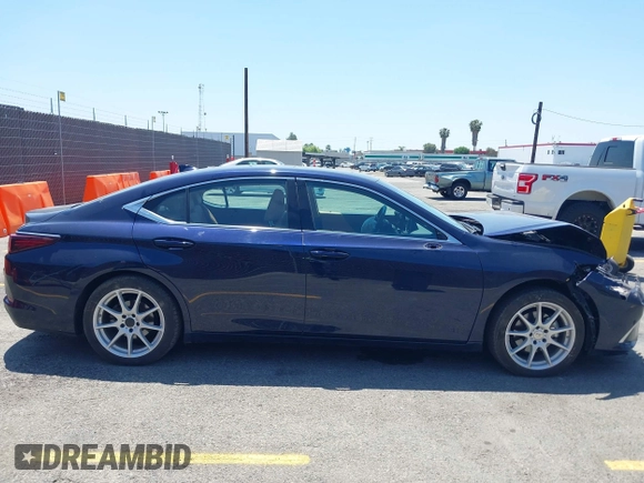 2022 Lexus ES 350 z VIN 58ADZ1B12NU135987, wystawiony jako IAAI lot #42216317 z przebiegiem 55 515 mil mil oraz . Historia ofert i sprzedaży dostępna na DreamBid. Obrazek 13.