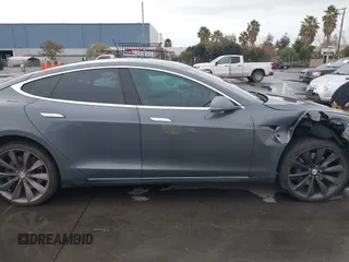 2013 Tesla Model S с VIN 5YJSA1CG5DFP06411, выставлен на аукционе IAAI как лот 41079914 с пробегом 266 968 миль миль и . История ставок и продаж доступна на DreamBid. Изображение 13.