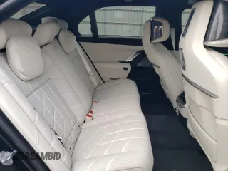 2023 BMW i7 xDrive60 z VIN WBY53EJ0XPCN41041, wystawiony jako Copart lot #47392304 z przebiegiem 5873 mil mil oraz . Historia ofert i sprzedaży dostępna na DreamBid. Obrazek 10.