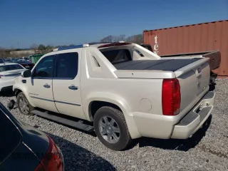2007 Cadillac Escalade EXT with VIN 3GYFK62847G294013, listed as a Copart auction lot 47945395 with 180,577 mi miles and Salvage Title. Bid and sale history available at carsss.com. Image 2.