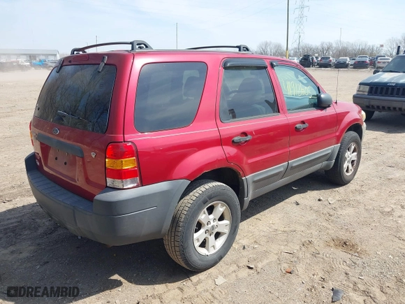 2006 Ford Escape XLT with VIN 1FMYU03186KA06262, listed as a IAAI auction lot 41912605 with 157,117 mi miles. Bid and sale history available at carsss.com. Image 4.