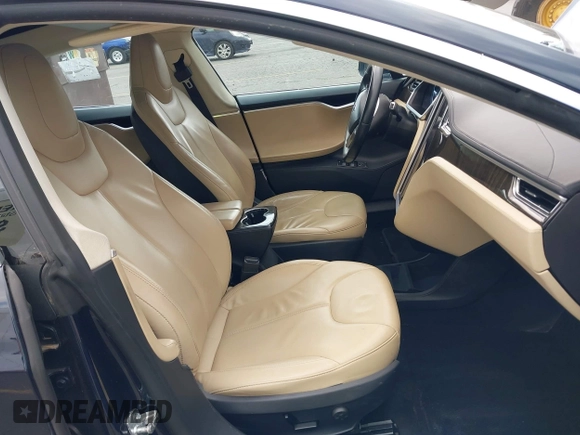2013 Tesla Model S с VIN 5YJSA1CN1DFP05559, выставлен на аукционе IAAI как лот 42249943 с пробегом 134 399 миль миль и . История ставок и продаж доступна на DreamBid. Изображение 5.