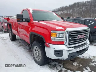 2018 GMC Sierra 3500HD z VIN 1GT02VEG0JZ256858, wystawiony jako IAAI lot #41392499 z przebiegiem 95 249 mil mil oraz . Historia ofert i sprzedaży dostępna na DreamBid. Obrazek 1.