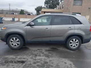 2013 Kia Sorento LX with VIN 5XYKTCA62DG313524, listed as a IAAI auction lot 41624883 with 70,777 mi miles. Bid and sale history available at carsss.com. Image 14.