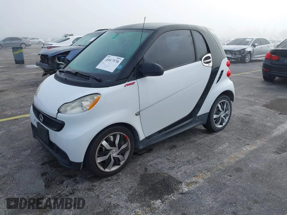 2013 Smart fortwo Pure z VIN WMEEJ3BA9DK631660, wystawiony jako IAAI lot #41917570 z przebiegiem 65 890 mil mil oraz . Historia ofert i sprzedaży dostępna na DreamBid. Obrazek 2.