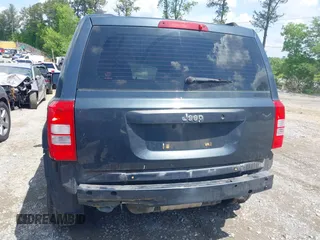 2008 Jeep Patriot Sport z VIN 1J8FT280X8D562129, wystawiony jako IAAI lot #42071896 z przebiegiem 203 212 mil mil oraz . Historia ofert i sprzedaży dostępna na DreamBid. Obrazek 6.