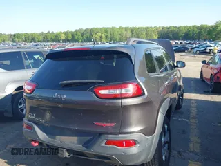 2014 Jeep Cherokee Trailhawk with VIN 1C4PJMBS6EW167517, listed as a IAAI auction lot 41947552 with 233,572 mi miles. Bid and sale history available at carsss.com. Image 4.