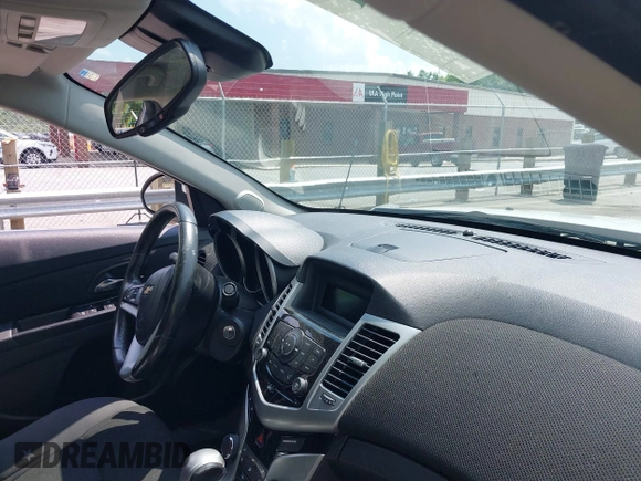 2014 Chevrolet Cruze 1LT с VIN 1G1PC5SB7E7130883, выставлен на аукционе IAAI как лот 42490921 с пробегом 152 117 миль миль и . История ставок и продаж доступна на DreamBid. Изображение 5.